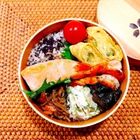 🐟昼【焼き鮭弁当】🍱|Laniさん