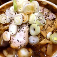 【TRYラーメン大賞2025-2026 
新店しお部門第6位、みそ部門第4位】 
【2025年4月開業】
【完全キャッシュレス対応】
札幌六坊
札幌ブラック〈札幌醤油ラーメン〉
(麺150g、1,200円)
@西早稲田4分
(JR高田馬場駅から徒歩7分)
26118
〈醤58塩21噌󠄀8タ4出11F4冷3チ3混3つ1担1沖1〉|大脇さん