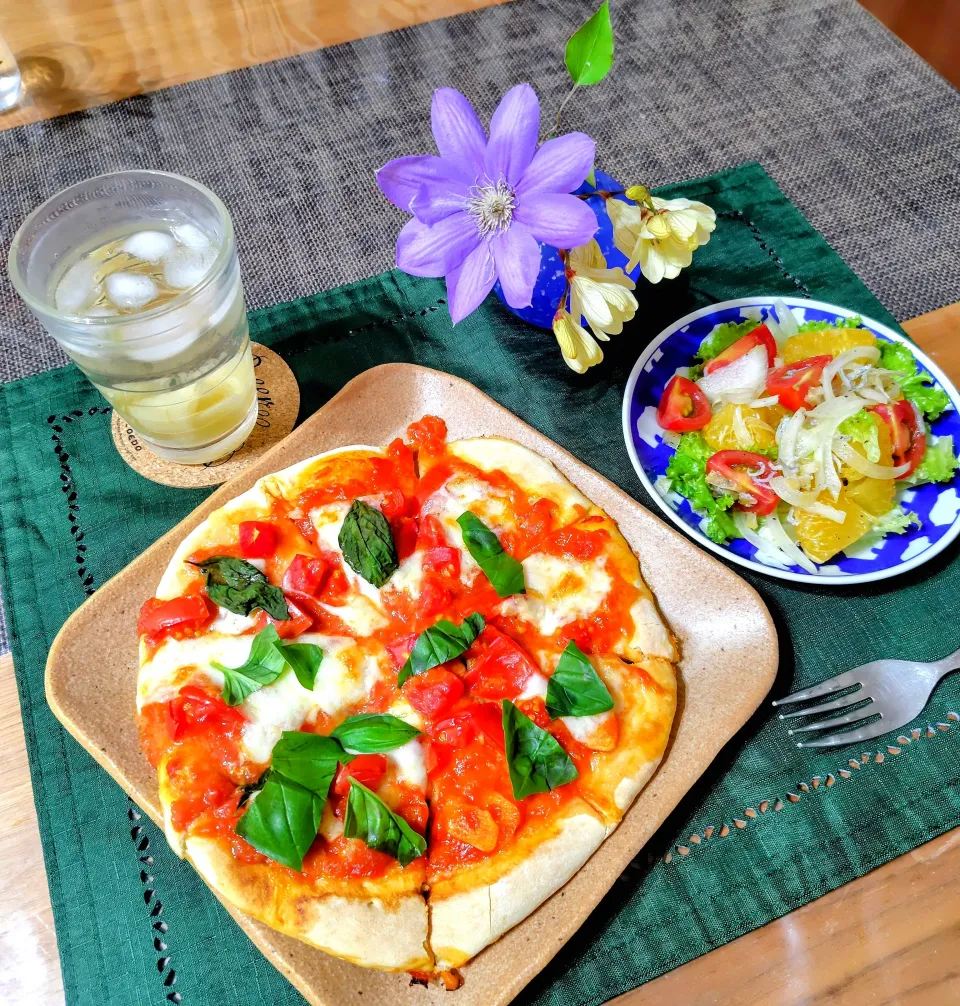 「初夏のマルゲリータと柑橘サラダのごほうび定食」|シュビラさん