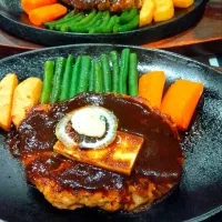 福井駅前のあめり館というレトロカフェのハンバーグステーキ|さくらんぼさん