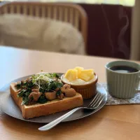 ジュワッとバターと香ばしい香り！鶏肉・舞茸・ケールの欲張り惣菜トースト✨|kaeさん