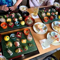 今日の昼ご飯@「季節料理  あら珠」さんin鎌倉④  おばんざい十二種、天ぷら、あさりの炊き込みご飯、香味野菜と十割蕎麦〜胡麻風味〜、お吸い物、香の物　いただきまーす😋