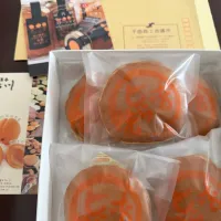長野名産、市川製菓さんの杏どら焼。無類の杏好きなのですが、（横川の峠の釜飯の杏が世界一）このどら焼は杏と白餡がよく合います。美味しくいただきました。|sniper66さん