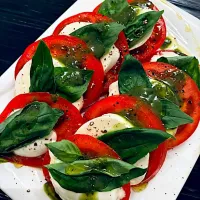 王道のカプレーゼ🍅🌿🧀|ぽくくんさん