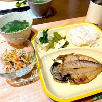 鯵の干物🐟美味しい！高野豆腐、スナップエンドウカレー味、春雨サラダ、シジミのお味噌汁