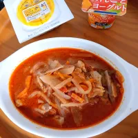 やっつけご飯なハヤシソースと外食🤭|ぽんすけさん