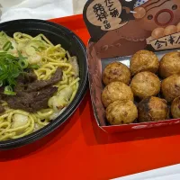 大阪玉出会津屋さんの元祖たこ焼きとハラミ塩焼そば|Morito Kamiyaさん
