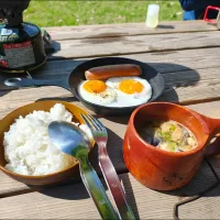キャンプ朝ごはん|マニョモさん