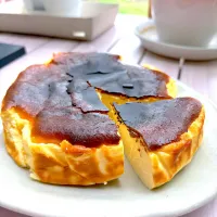 バスクチーズケーキでいっちゃん✨️お誕生日おめでとうございます🎉🎂|おかちさん