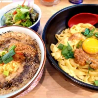 【期間限定】 
小麦と肉 桃の木 
スタミナブラック肉肉スペシャル (熱盛、1,500円) 
―麺少なめ150g (通常300g) 
＋サラダ (麺少なめサービス無料)
＋ほうじ茶入りそば湯割 (無料) 
＋ミントキャンディ (無料) 
@新宿御苑前4分 
(JR新宿駅から徒歩15分)
26120
〈醤58塩22噌󠄀8タ4出11F4冷3チ3混3つ2担1沖1〉|大脇さん