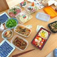 きんぴらごぼう、大豆と昆布と根菜の含め煮、冷かけうどんと手毬寿司、枝豆、グリーンサラダ、煮玉子、ローストビーフ。和風サラダ。| くろーぶやんさん