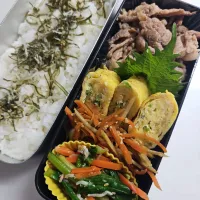☆高校生弁当☆ごはん、日高昆布ちりめん生ふりかけ(北海道展で)、生姜焼き、シラス葱卵焼き、金平ゴボウ、小松菜ナムル|ｼｮｺﾗさん