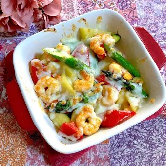 Snapdishの人気料理写真:海老と春野菜のチーズ焼き🧀