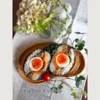 5/8❤︎鶏そぼろおにぎらず弁当🌱（自分用）
4連休後はお休みモード💦がんばろうー✨

＊ 鶏そぼろ
＊ 半熟たまご
＊ 人参ナムル
＊ ほうれん草の胡麻和え
＊ おにぎらず|Makinsさん