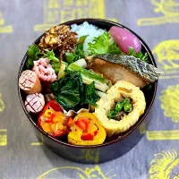 カラーパプリカつみれ詰め、ウルイのかぼす酢みそ和え、鮭、ちりめん山椒とインゲンの出し巻き卵・・| めみさん