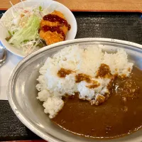 過日の老舗ビジホでワンコインランチ                                                       『カレー & チキンカツ』| mottoさん