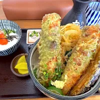 ちくわの磯辺揚げとなす天、かき揚げのぶっかけうどんととろろご飯、小鉢、漬物|buhizouさん