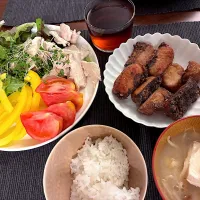 蒸し鶏サラダと鰹の竜田揚げのお夕飯🌙|みーぬさん