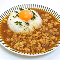 【和風だしが香る！肉々しい食感が🎯】粗挽きチキンの関西風キーマカレー😋|Falco*さん