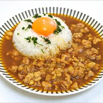Snapdishの人気料理写真:【和風だしが香る！肉々しい食感が🎯】粗挽きチキンの関西風キーマカレー😋