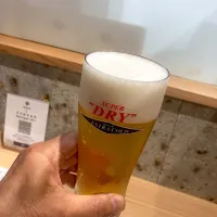 今日の晩ご飯@「桔梗屋  大須店」さん ①  今日は週一のお楽しみ晩ご飯外食の日（と言っても5連休、はやとのところで、一昨日の晩ご飯を含め外食しまくりましたが）、ということで、今年3月、大須商店街にオープンした名駅の人気蕎麦居酒屋「桔梗屋」さんにきました。まずは生ビールでかんぱーい🍺（実況中継開始）| なびさん