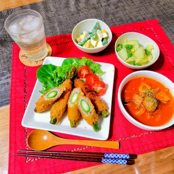 Snapdishの人気料理写真:「春灯りのアスパラ肉巻きプレート 〜琥珀ソーダを添えて〜」