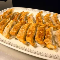 冷蔵庫内の断捨離アラカルトで餃子です|motohiroさん