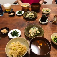 たけのことそら豆の炊き込みご飯、赤だし、ニラと海苔のナムル、ツナときゅうりと竹輪の和え物|タロッカ主夫見習いさん