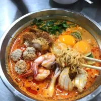 Tom Yum Noodles Hot Pot & Spicy Salmon Salad 🍜🌶🌶🌶🐟🥗🤤|An'leeさん