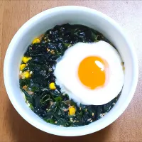 ワカメラーメンに、卵のせて| ナナさん