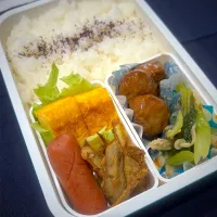 ゆかりご飯、小松菜とえのきの煮浸し、甘酢肉団子、たまご焼き、ウインナー、ごぼうの唐揚げ|きらきらさん