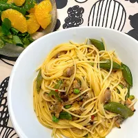 アサリのスパゲッティとルッコラサラダ