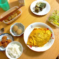 オム焼きそば、大豆と昆布と根菜の含め煮、チキンナゲット、パプリカサラダ、煮玉子、伊勢のういろ。|くろーぶやんさん