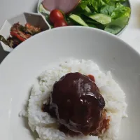☆夕飯☆ハンバーグ、ごはん、サラダ、無限ピーマン|ｼｮｺﾗさん
