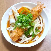 エビフライと竹輪とかぼちゃをのせたうどん|ナナさん