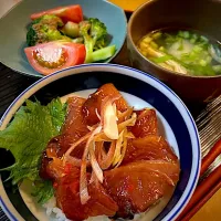 カツオの韓国風漬け丼