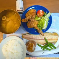 ほっけ🐟️　骨付き唐揚げ　大根味噌汁|さゆさん
