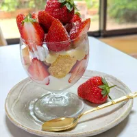 いちごパフェ🍓|fumfumさん