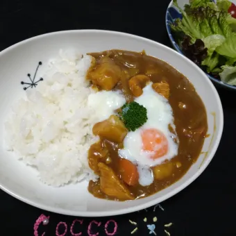 Snapdishの人気料理写真:温玉乗せチキンカレー✨