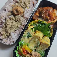 ☆高校生弁当☆雑穀米、自家製ふりかけ、梅、海老チリ、ほうれん草ゴマ和え、シラス葱卵焼き、無限ピーマン|ｼｮｺﾗさん