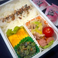 鰹ふりかけご飯、たまご焼き、ウインナー、キャベツと豚とえのきうま煮、ほうれん草胡麻和え、ミニトマト、蒟蒻ゼリー|きらきらさん