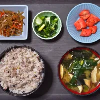 今日の朝ごはん（十五穀ごはんに焼き明太子、江戸菜漬、きんぴらごぼう、椎茸とニラとわかめのみそ汁）| Mars＠釜飯作り研究中さん