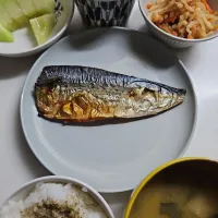☆夕飯☆ごはん、自家製ふりかけ、鯖、切干大根、カレー炒め、味噌汁、メロン|ｼｮｺﾗさん