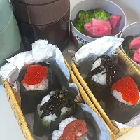 おむすび🍙と具沢山トマトスープ弁当|まゆさん