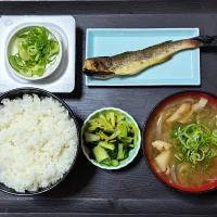 今日の朝ごはん（ごはんは千葉県産ふさおとめ、氷下魚の丸干し、納豆、新玉ねぎと舞茸のみそ汁、江戸菜漬）|Mars＠釜飯作り研究中さん