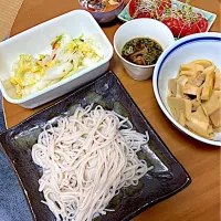 もち麦ざるうどん♡トマトスライス塩糀パウダーときび砂糖スプラウト♡白菜の浅漬け♡地獄蒸し筍の味噌煮♡いつものトッピングもりもり豆乳グルト|さくたえさん
