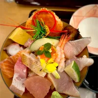 最強海鮮丼| 堀川 あかしさん