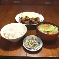 ヒネ鶏のマキシマム焼きと春キャベツのお味噌汁|マニョモさん