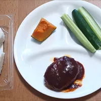 おにぎりとチーズ入りハンバーグ定食|ナナさん