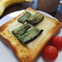 茄子の浅漬けチーズトースト|macchinaさん